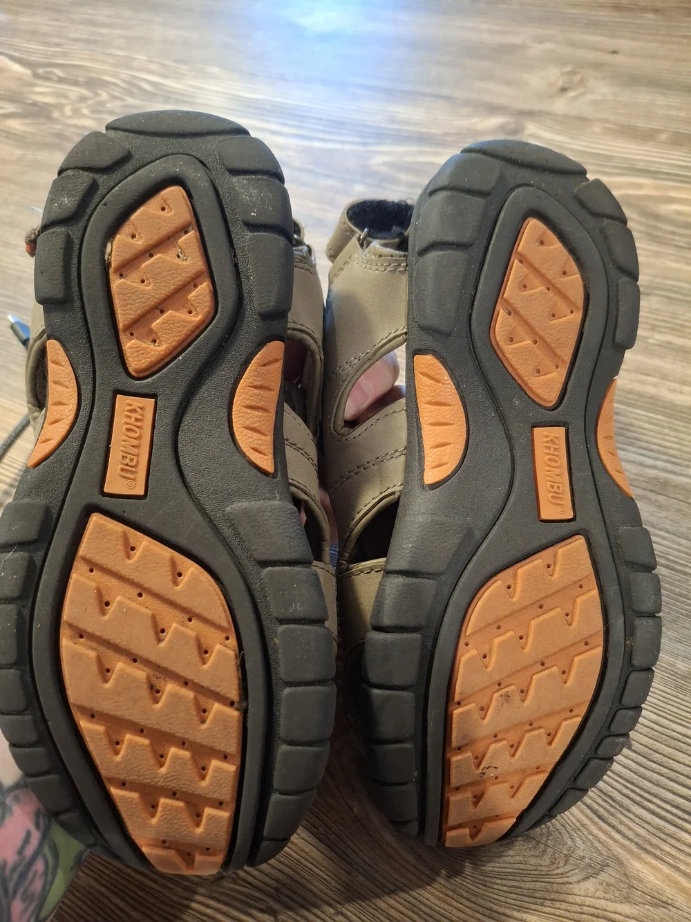 Khombu kids sandals